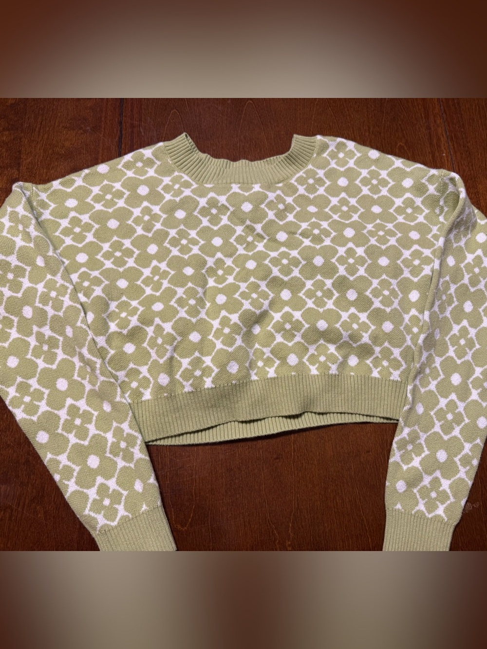 Hollister green floral print easy crew cropped crewneck sweater long sleeve knit
